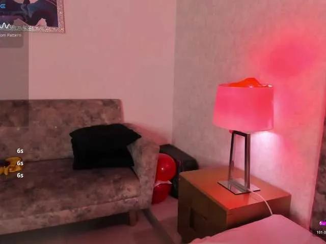 AriBaker — It excites me to feel sweetly desired, when the words become caresses and the gaze runs over me without haste. I love to play, letting the tension rise little by little until no one can resist 