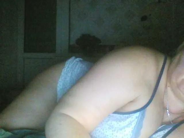 Arlisaac — I like men who are self-confident enough to not be afraid of a strong woman. Be that man and I will fulfill all your expectations