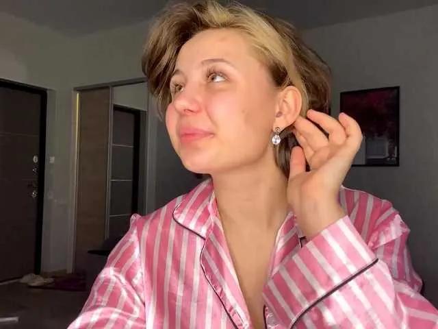 DomoniqueEdnie on BongaCams 