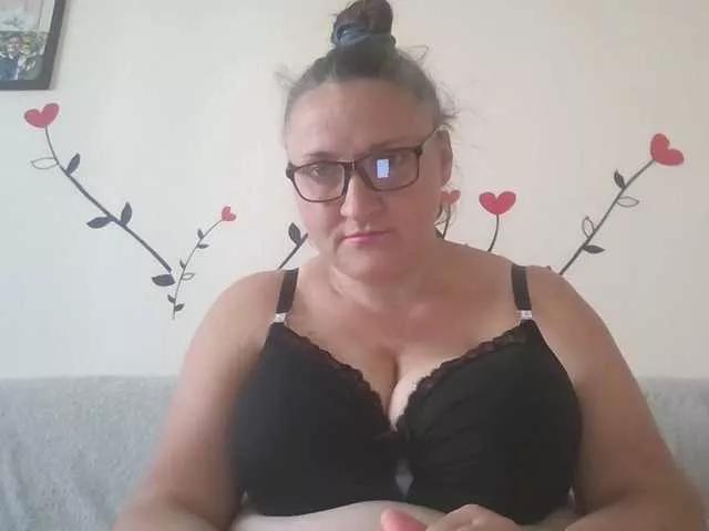 LaraXXX33 on BongaCams 