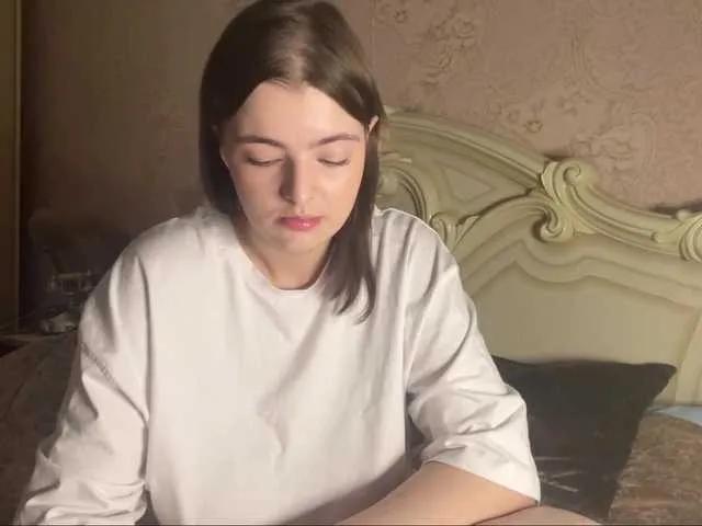 MoiraSesay — I like it when someone gently kisses my neck. Then, their hands slowly move down from my neck, making goosebumps run all over my body.