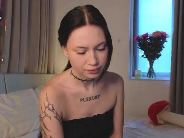 PLUXURY- on BongaCams