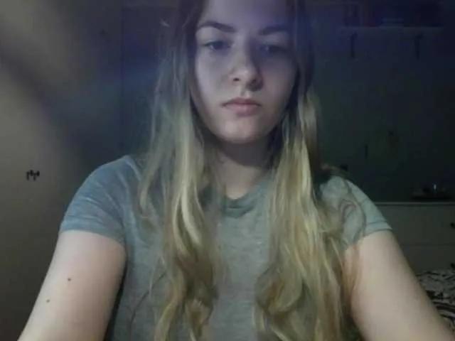 RosieJune on BongaCams