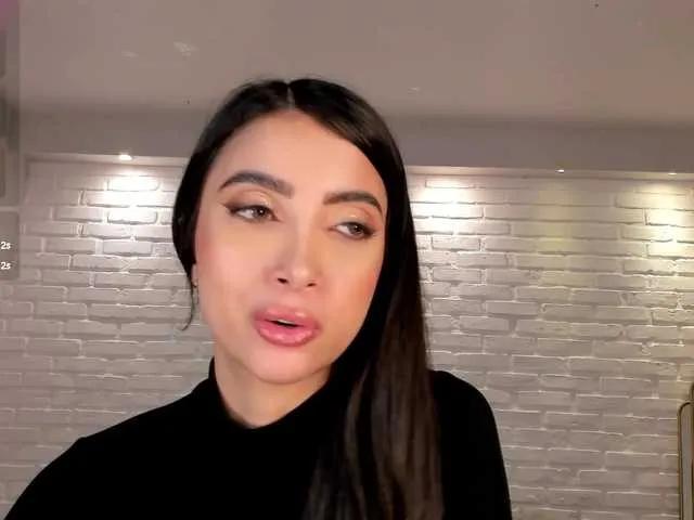 ValeriaVelvet — It excites me that they treat me well and while they excite me when I remind me of the naughty that I can be