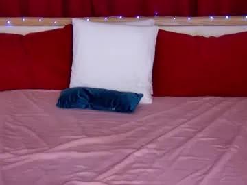 lovelycaroline_'s avatar