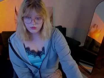 luna_c0ra — Show the legs [20 tokens left] Hi, my name is Luna, it's my first day here #new #teen #18 #cute #nonude