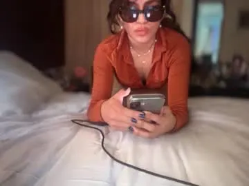 suckmythong410104 model from cb