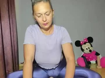 sweetpussymilf02 on Chaturbate 