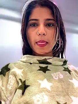 4U143 — Full nude show