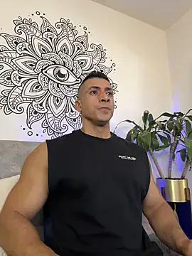 aaroncolombia on StripChat 