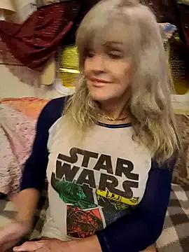 annika_lately on StripChat 