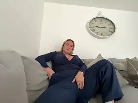 Elliemaee on StripChat 