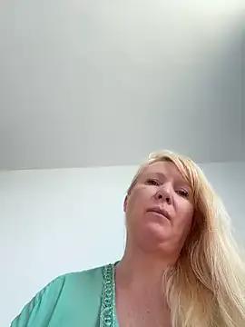 EmmaInLove23 on StripChat 