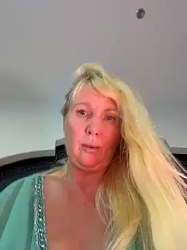 EmmaInLove23 on StripChat 