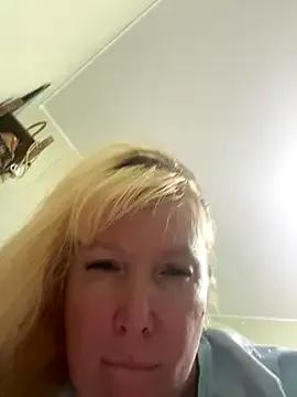 EmmaInLove23 on StripChat 