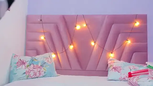 hornybarelylegalgirl model from sc