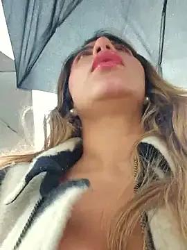 Karen_San_Miguel — Oil on my tits 