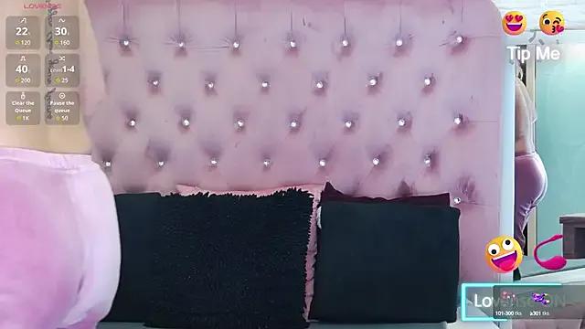 KikiSweet08 on StripChat 