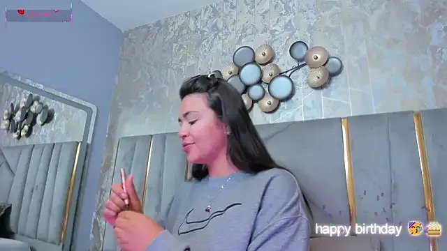 KimDevinne on StripChat