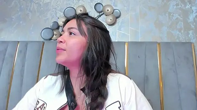 KimDevinne on StripChat