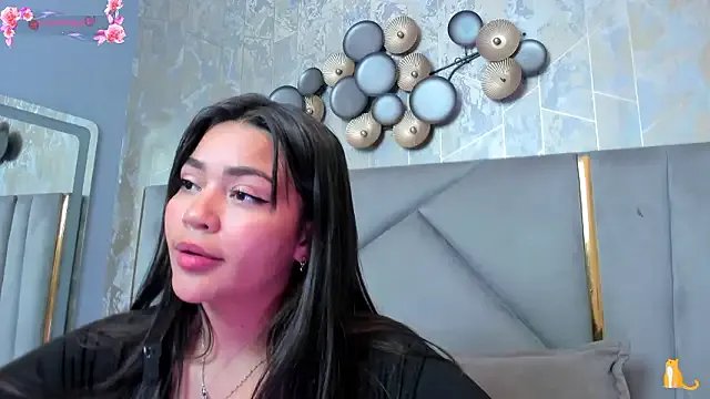 KimDevinne on StripChat