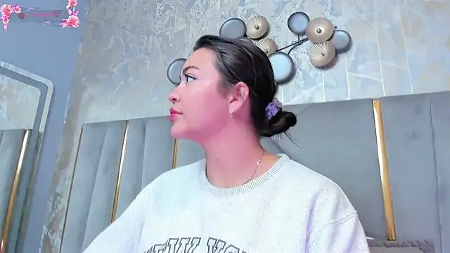 KimDevinne on StripChat