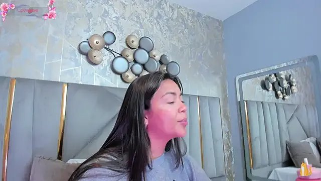 KimDevinne on StripChat