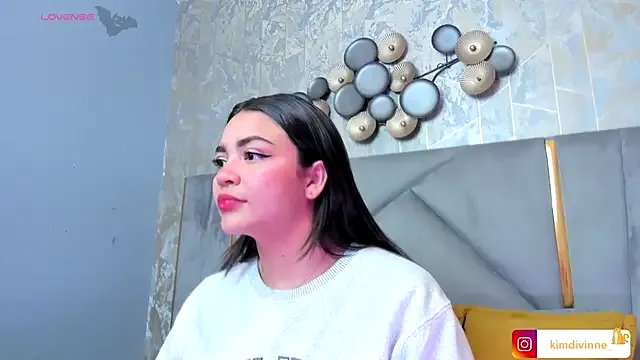KimDevinne on StripChat
