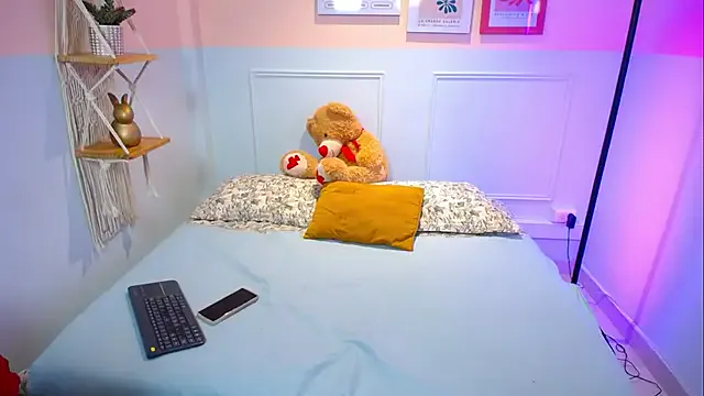 Lia_Monnet model from sc