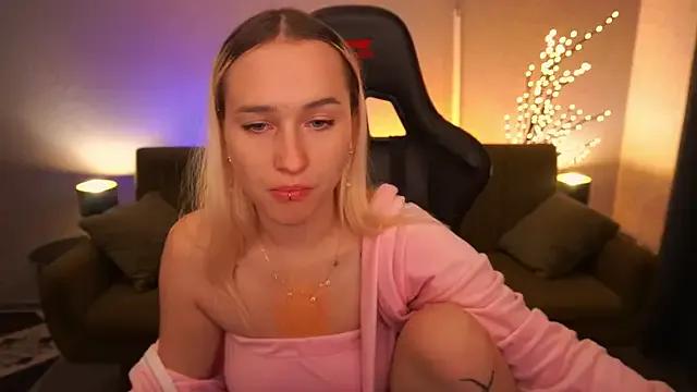 LilElfie on StripChat 