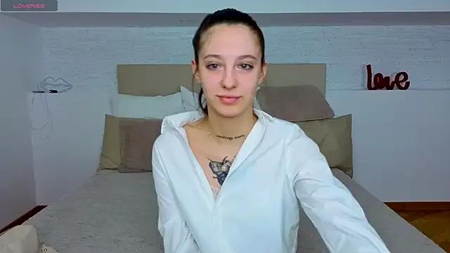 Little_cherryy__ on StripChat 