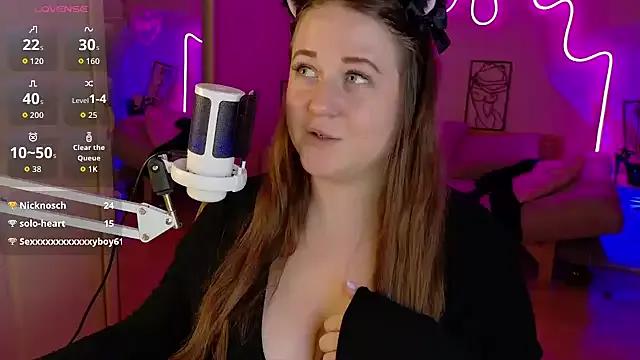 LizzyShine on StripChat 