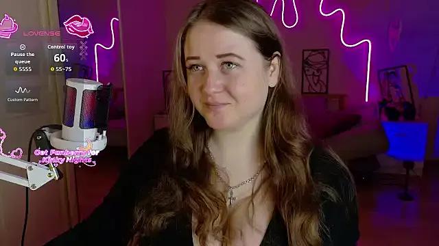 LizzyShine on StripChat 