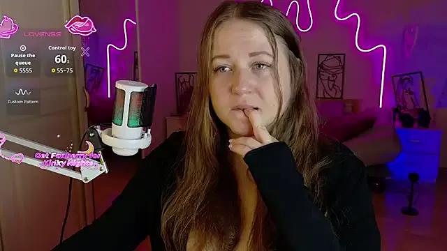 LizzyShine on StripChat 