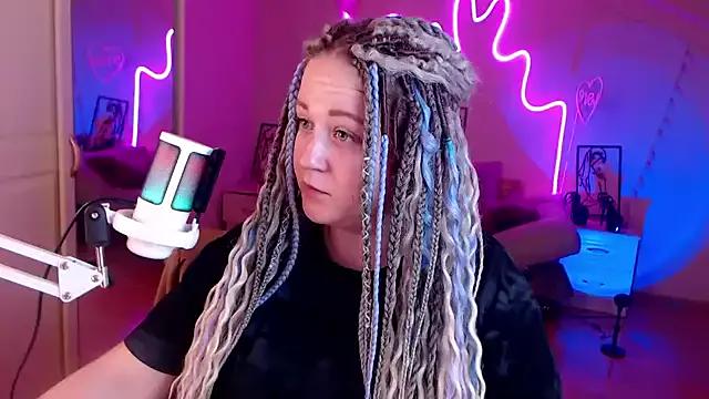 LizzyShine on StripChat 