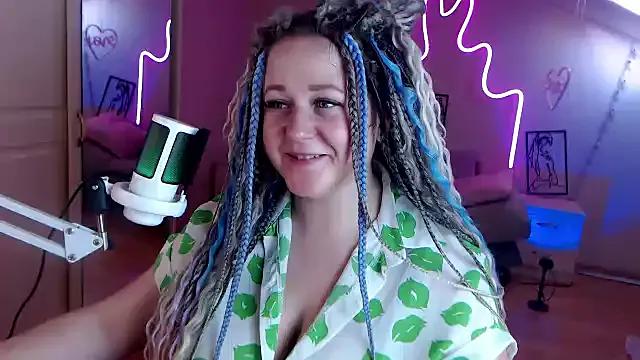 LizzyShine on StripChat 