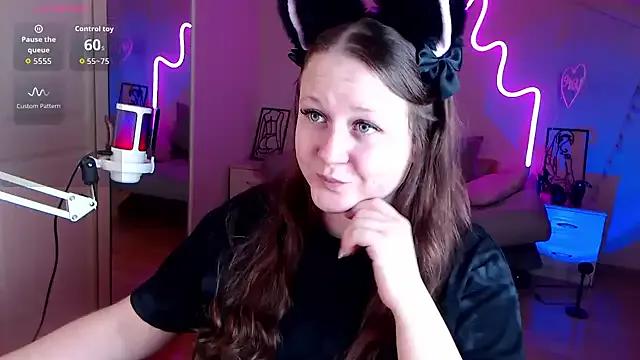 LizzyShine on StripChat 