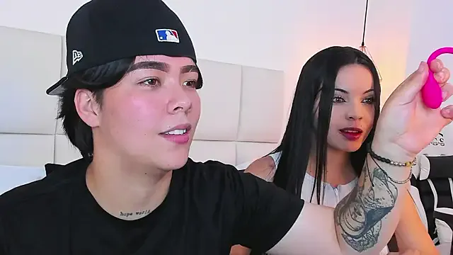 Megan_And_Mia30 model from sc