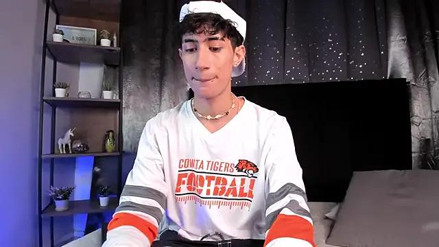 NovaaWheler — doggypose + shake ass to cam 