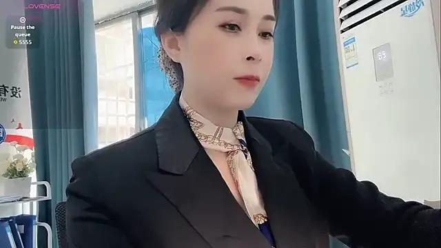 Qwi-V1 — Freechat on StripChat