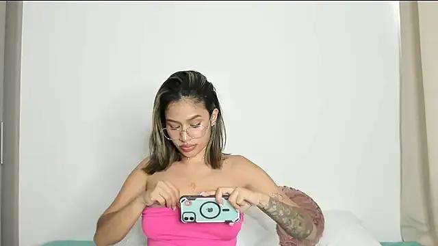 SeleneClark on StripChat 