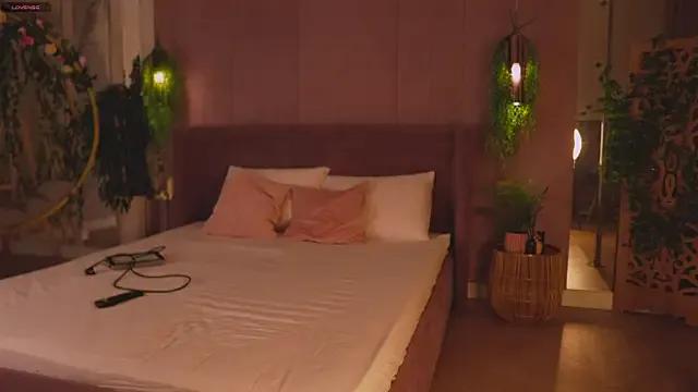 Smiley_Mia — sit on your face