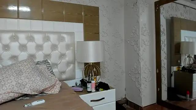 TaraaHot on StripChat 