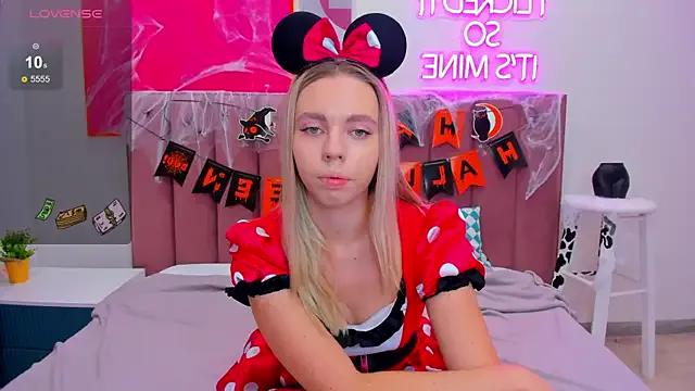 TessaAdorable on StripChat 