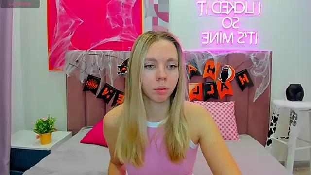 TessaAdorable on StripChat 