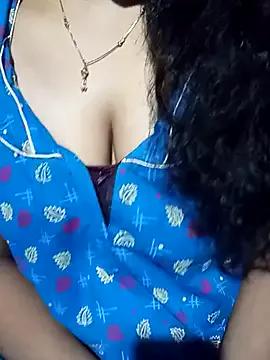 tuttifrutti17 on StripChat 