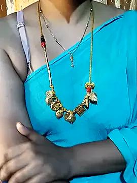 tuttifrutti17 on StripChat 