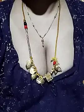 tuttifrutti17 on StripChat 