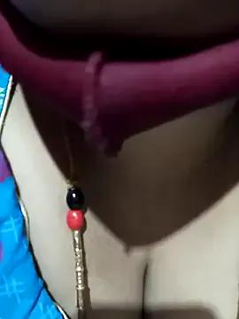 tuttifrutti17 on StripChat 