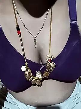 tuttifrutti17 on StripChat 